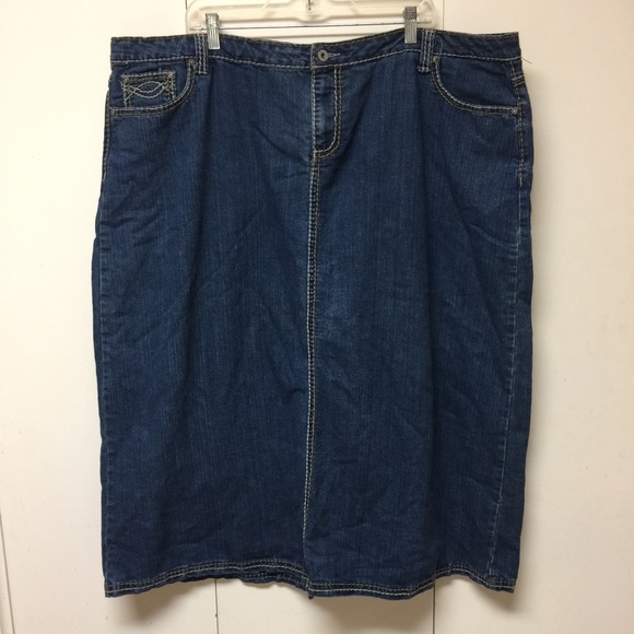 Dresses & Skirts - Cute plus size blue jean maxi skirt.